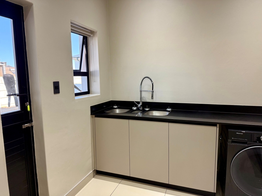 5 Bedroom Property for Sale in Tafelzicht Western Cape